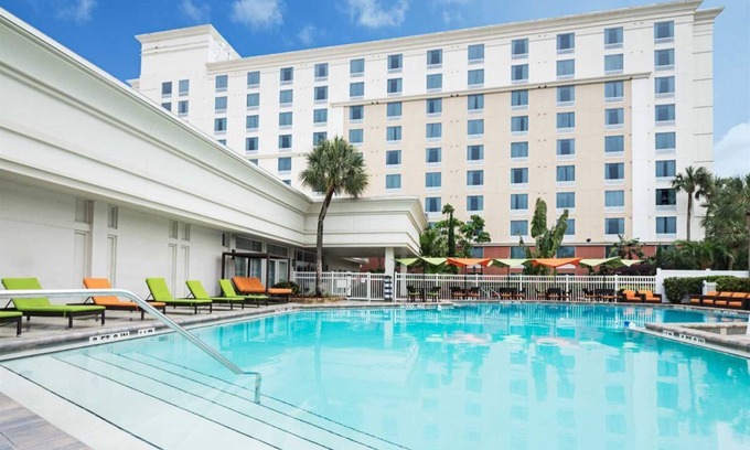 Florida Center Hotel | Within Walking Distance to Universal Studios! Spacious Room w/Living Room, Pool