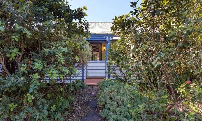 Tea Gardens Cottage | Witt’s Oasis | Two traditional Tea Gardens cottages