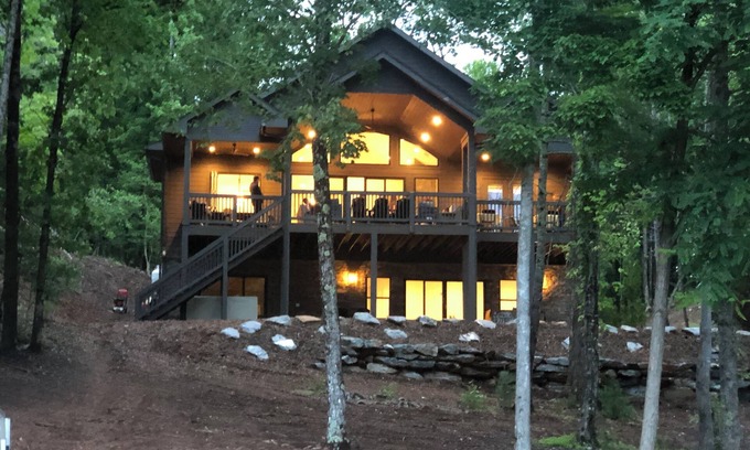 The Arbor House | Wkd Escape, Stunning! New, custom home on Lake James, offering early check-in!