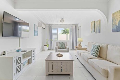 Koyari Apartment | WLR2 - 1BR near Palm Beach - White Lotus Retreat