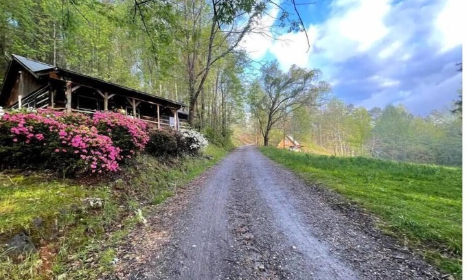 Sylva Cabin | WNC Cabin: Perfect family basecamp or getaway!nn