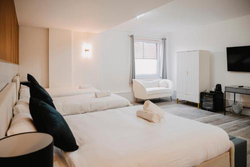 Canary Wharf Hotel | WNS Skylines Village