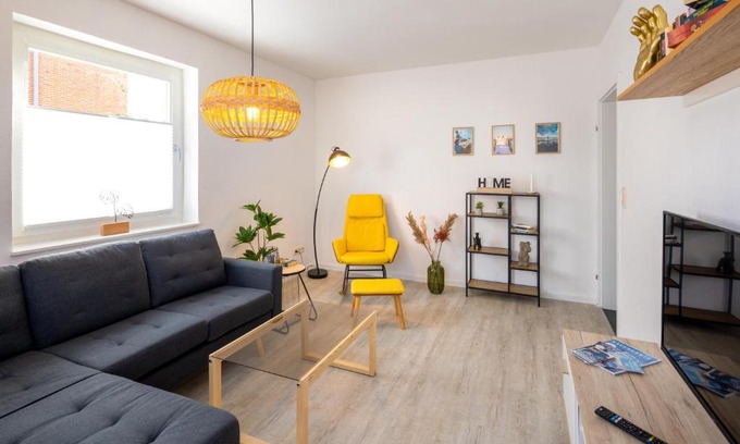 Bant Apartment | Wohnglück - Moderne renovierte Ferienwohnung mit Fahrradkeller