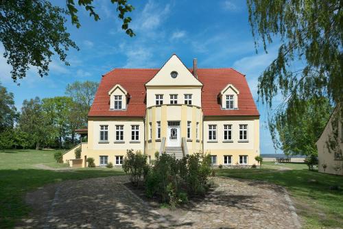 Grubnow Apartment | Wohnung Im Zweiten Obergeschoss Des Gutshauses