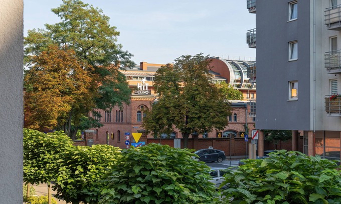 Grunwald Apartment | Wojskowa Apartment by Renters