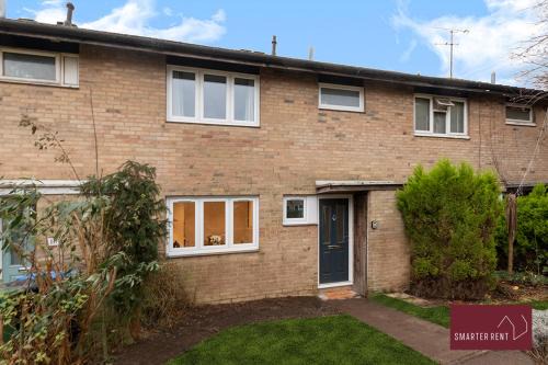 Knaphill Apartment | Woking - 3 Bedroom House - With Garden