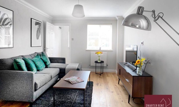 Wokingham Apartment | Wokingham, 2 Bedroom Flat - Private Entrance