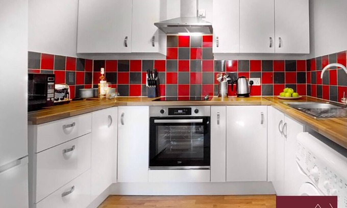 Wokingham Apartment | Wokingham - 2 Bedroom House - With Parking