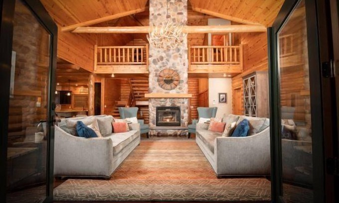 Nekoosa House | Wolf Lodge overlooking Lake Petenwell Fireplace, Firepit, Full Arcade.