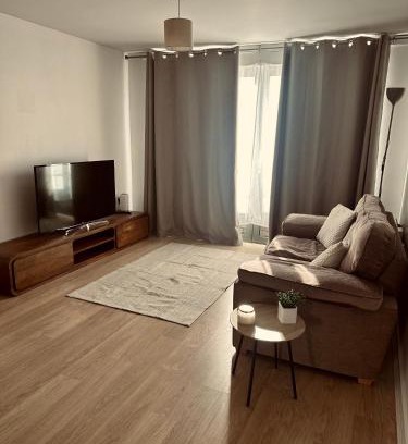 Wolverhampton Apartment | Wolverhampton Apartment with Free Parking 1 minute from the train station