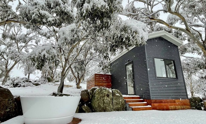 Moonbah Cottage | Wombat - Beautiful Secluded Tinyhouse close to the Ski resorts, Snowy Mountains