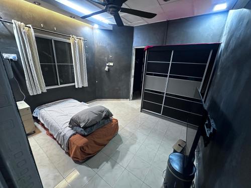 Kajang House | Women only master room