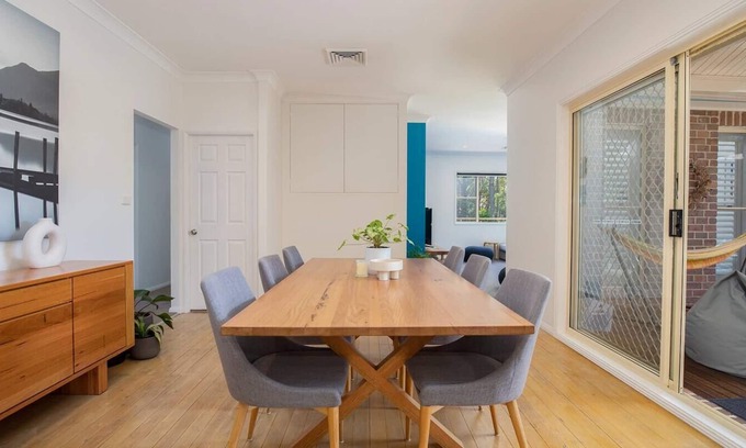 Whitebridge House | Wonder Place Spacious Family Retreat by the Beach