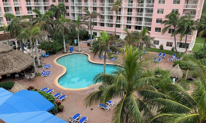 Singer Island Resort | Wonderful 1 bedroom unit at Palm Beach Shores Resort on the Ocean