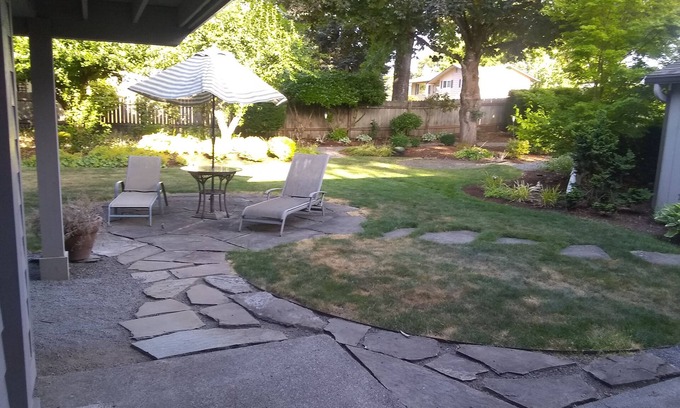 Starcrest House | Wonderful 1-bedroom in Northwest Vancouver with Awesome Yard!