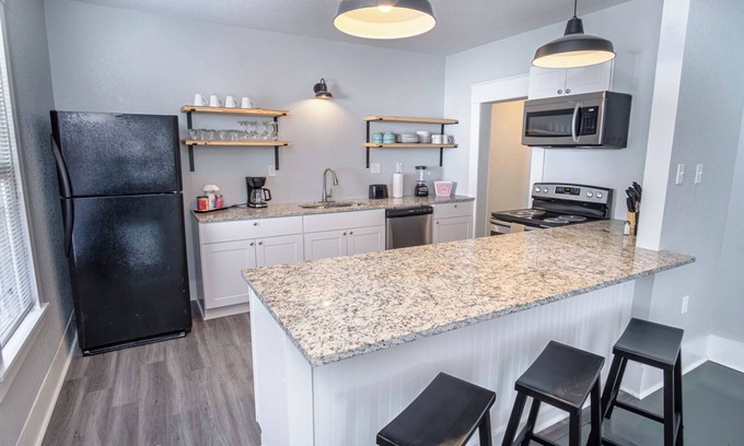 Nevada Street Cottage | Wonderful 3 BR 2 BA Near Downtown