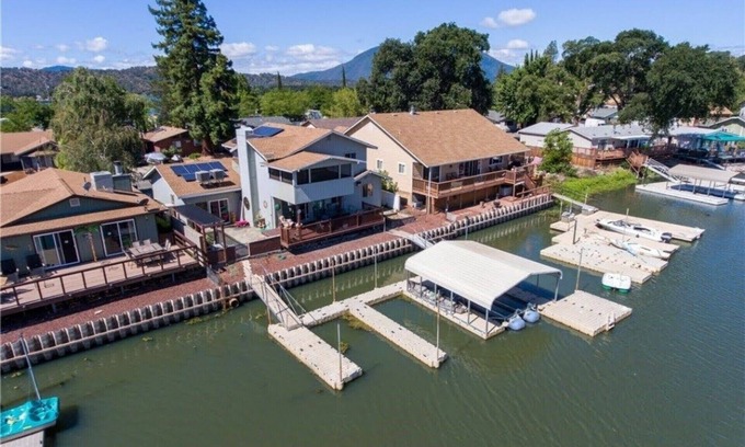 Clear Lake House | Wonderful 3BD 3BA Smarthome w/multiple decks and large dock!