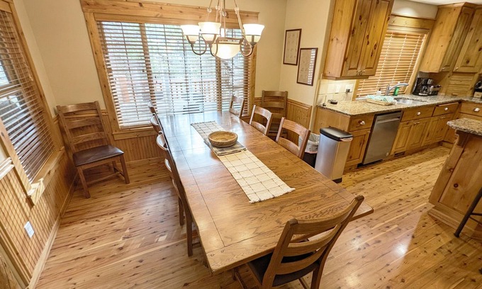 Sunriver House | Wonderful 5 Bedroom with 2 Primary Bedrooms in NE Sunriver -ORL05