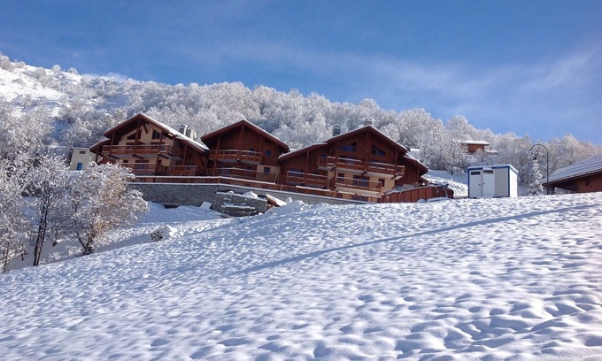 Saint-Martin-de-Belleville Apartment | Wonderful apartment next to the slopes, ski in/ski out; sleeps 6-8 people