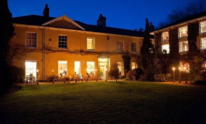 Wellington House | Wonderful big house for 31. 15 bedrooms, 10 bathrooms, games room, hot tub, party room, large dining