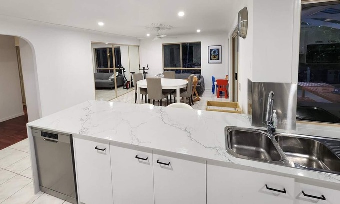 Molendinar House | Wonderful family home on the Gold Coast.