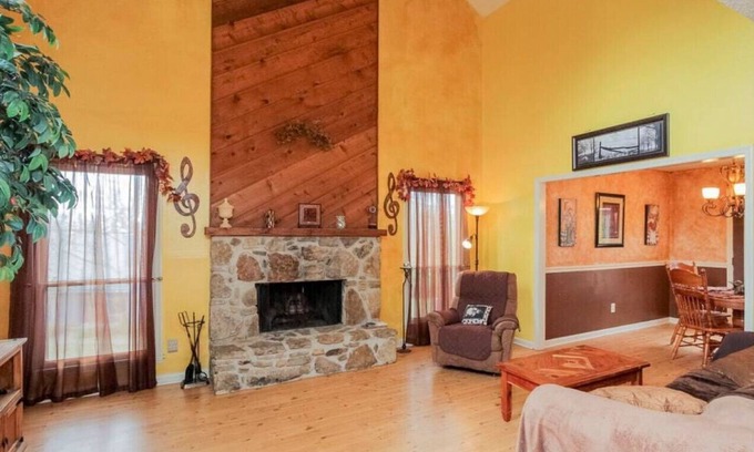 Hermitage House | Wonderful home near airport & Nash.