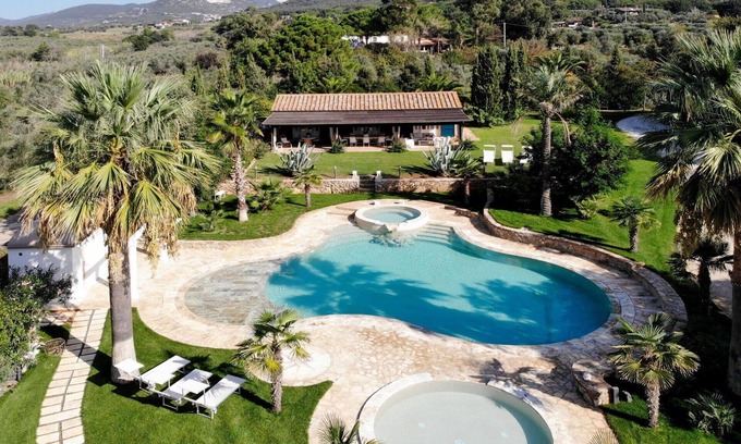 Campiglia Marittima Villa | Wonderful private villa with WIFI, private pool, hot tub, A/C, TV, patio, pets allowed and parking