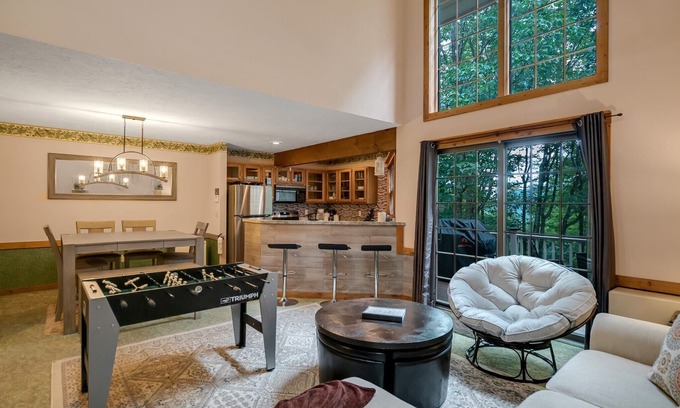 Tannersville House | Wonderful Mountain Townhome in the Poconos.