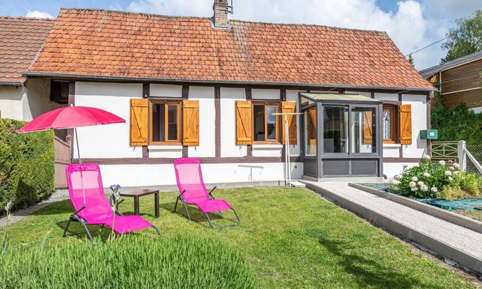 Mesnieres-en-Bray House | Wonderful private villa for 4 guests with WIFI, TV, terrace and pets allowed