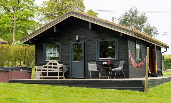 Brazzacott House | Wonderful private villa with WIFI, hot tub, TV, terrace, pets allowed, panoramic view and parking