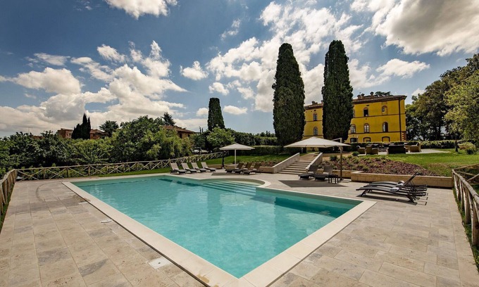 Torrita di Siena Villa | Wonderful private villa with WIFI, A/C, hot tub, private pool, TV, patio, close to Montepulciano