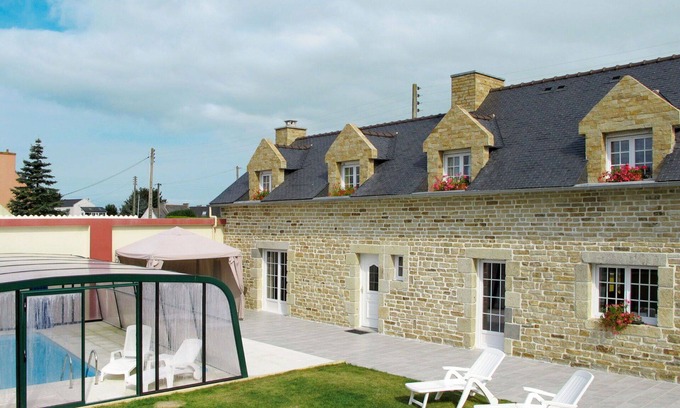 Plouneour-Brignogan-Plages House | Wonderful private villa for 8 people with WIFI, private pool, TV, terrace, pets allowed and park.