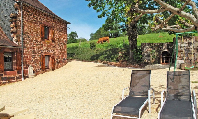 Lagleygeolle Villa | Wonderful private villa for 6 people with WIFI, TV, patio, pets allowed, panoramic view and park.