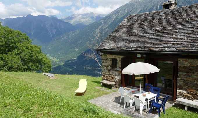 Acquarossa House | Wonderful private villa for 6 guests with WIFI, TV, patio, pets allowed and parking