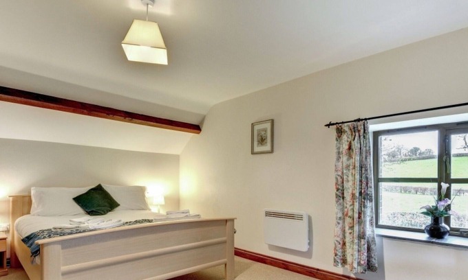 Cilmeri House | Wonderful private villa for 7 guests with WIFI, hot tub, TV, patio, panoramic view and parking