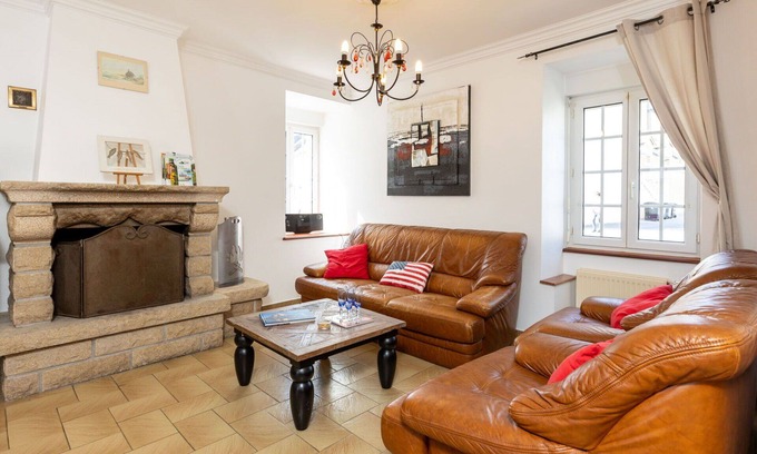 Cherrueix House | Wonderful private villa for 10 people with WIFI, TV, terrace, pets allowed and parking