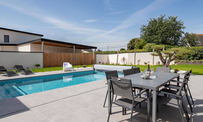 Cleder House | Wonderful private villa for 8 guests with WIFI, private pool, TV, terrace and parking