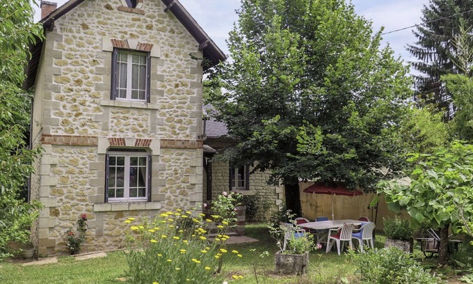 Montignac Villa | Wonderful private villa for 5 guests with TV, pets allowed and parking