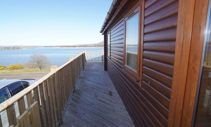Kinross House | Wonderful private villa for 6 guests with WIFI, TV, balcony, pets allowed and parking