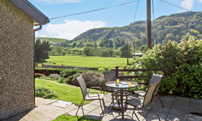 Gwytherin House | Wonderful private villa for 5 guests with TV, panoramic view and parking