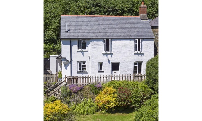Barbrook House | Wonderful private villa for 4 people with WIFI, TV, patio, pets allowed and parking