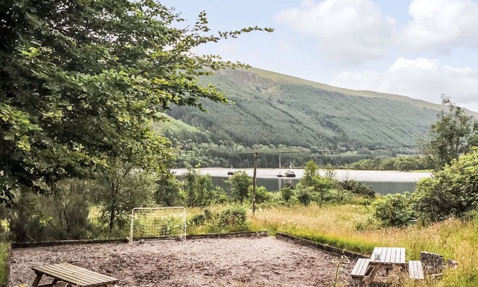 South Laggan House | Wonderful private villa for 4 people with TV, balcony, panoramic view and parking