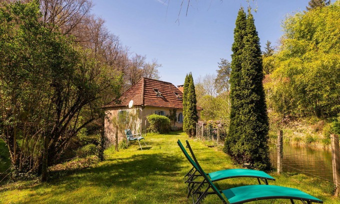 Teyssieu House | Wonderful private villa for 4 guests with TV, terrace, pets allowed and parking