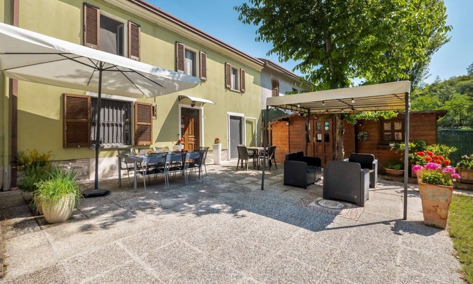 Casinina House | Wonderful private villa with WIFI, hot tub, private pool, TV, pets allowed and panoramic view