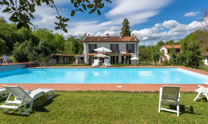 Ponte Buriano Villa | Wonderful private villa for 25 people with private pool, WIFI, TV, patio and pets allowed