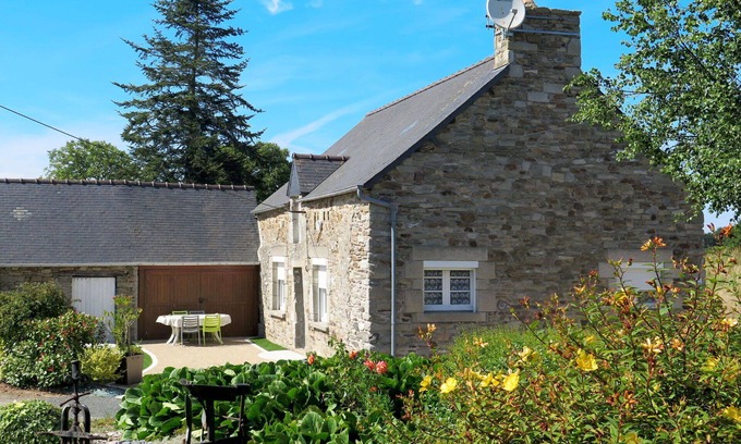 Matignon House | Wonderful private villa for 4 guests with TV and pets allowed