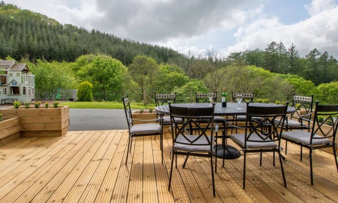 Machynlleth House | Wonderful private villa for 7 people with WIFI, TV, patio, panoramic view and parking