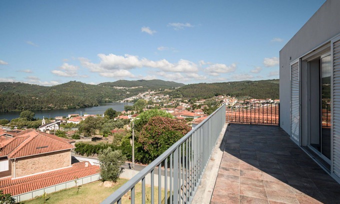 Melres House | Wonderful private villa for 6 guests with WIFI, TV and terrace
