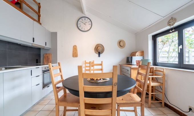 Bredene House | Wonderful private villa for 5 people with WIFI, TV, terrace, pets allowed and parking