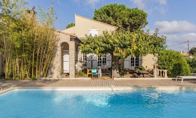 Quartier des Espesses House | Wonderful private villa for 10 guests with WIFI, private pool, TV, terrace and parking